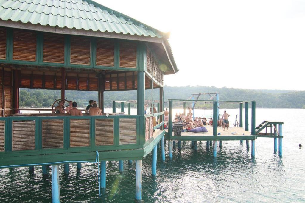 Mad Monkey Koh Rong Samloem Hostel Koh Rong Sanloem Buitenkant foto