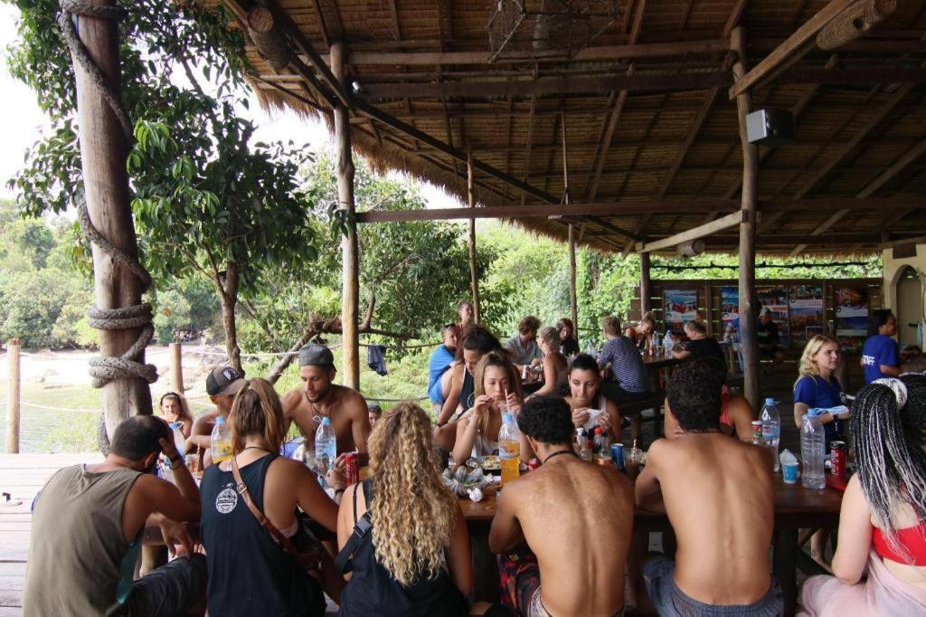 Mad Monkey Koh Rong Samloem Hostel Koh Rong Sanloem Buitenkant foto